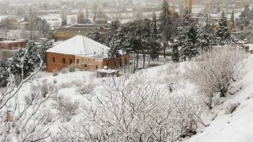 أمطار وبرق ورعد في الأفق والثلوج تلامس المرتفعات العالية