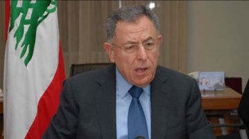 السنيورة: الكلمة السحرية للخروج من الأزمات تتمثل في حصر الدولة اللبنانية السلاح بيدها!