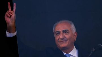 نجل الشاه لترامب: تدخل بشكل عاجل في إيران!