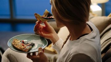 تحذير من وجبات منتصف الليل تحذير من وجبات منتصف الليل