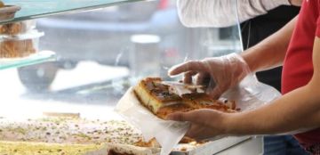 قبل أيام من رمضان.. ما واقع محلات الحلويات بعد الضجة الأخيرة؟ قبل أيام من رمضان.. ما واقع محلات الحلويات بعد الضجة الأخيرة؟