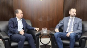 الجميل استقبل جنبلاط وتأكيد على ضرورة تعزيز التنسيق والتواصل في المرحلة المقبلة