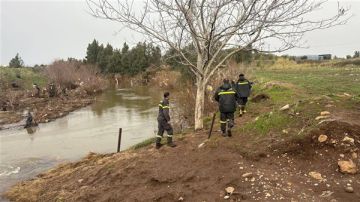 بعد جهود استمرت خمسة أيام الدفاع المدني يعثر على جثة امرأة بعد جهود استمرت خمسة أيام الدفاع المدني يعثر على جثة امرأة