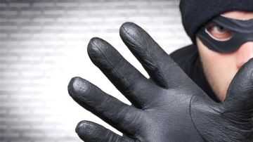 خلال دقائق... نشل الحقيبة وأمسكوا به! خلال دقائق... نشل الحقيبة وأمسكوا به!