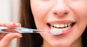 هل يجب تنظيف الأسنان بعد كل وجبة؟