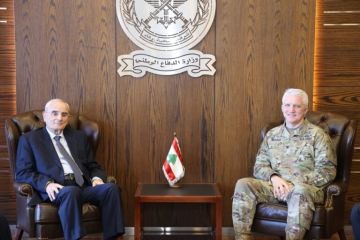 وزير الدفاع الوطني يستقبل ملحق الدفاع الأميركي