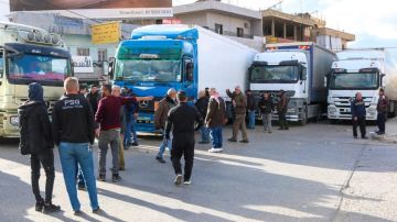 اجتماع عند معبر الجديدة لبحث تنظيم دخول الشاحنات اللبنانية الأراضي السورية اجتماع عند معبر الجديدة لبحث تنظيم دخول الشاحنات اللبنانية الأراضي السورية