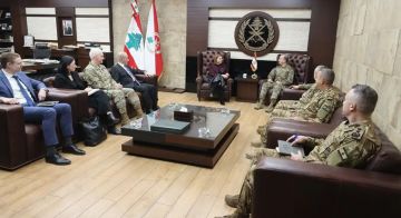 قائد الجيش عرض التطورات مع وفد أميركي