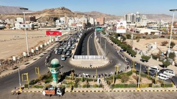 اليمن: مسير راجل للآلاف من قوات التعبئة وتأكيد على ثبات الموقف الداعم لفلسطين ولبنان وإيران (تقرير) اليمن: مسير راجل للآلاف من قوات التعبئة وتأكيد على ثبات الموقف الداعم لفلسطين ولبنان وإيران (تقرير)