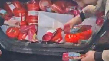 بالفيديو: معسل أجنبي مهرب! بالفيديو: معسل أجنبي مهرب!