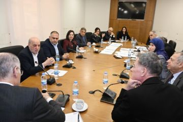 عبدالله بعد جلسة لجنة الصحة: وضعنا صيغة لإخضاع موظفي البلديات للضمان وأقررنا حصانة الطبيب أثناء ممارسة مهنته عبدالله بعد جلسة لجنة الصحة: وضعنا صيغة لإخضاع موظفي البلديات للضمان وأقررنا حصانة الطبيب أثناء ممارسة مهنته