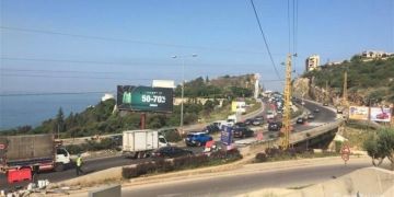 تصادم بين سيارتين على أوتوستراد كازينو لبنان المسلك الغربي