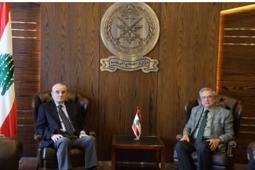 حبيب يطلع وزير الدفاع على حركة القروض الإسكانية