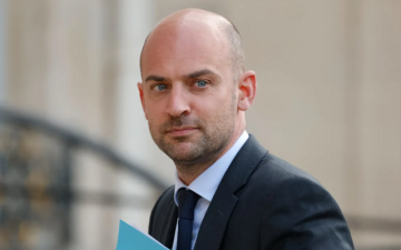 في صحف اليوم: بارو سيحمل نصيحة تحذيرية لـحزب الله وعباس يريد توريط الجيش اللبناني بأمن المخيمات