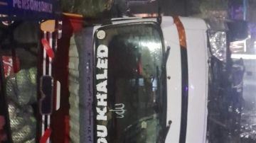 نجاة الركاب من حادث انقلاب بيك أب أمام مصفاة النفط نجاة الركاب من حادث انقلاب بيك أب أمام مصفاة النفط