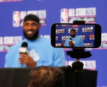 أن بي أيه : ليبرون جيمس يبقي الغموض حول مستقبله أن بي أيه : ليبرون جيمس يبقي الغموض حول مستقبله