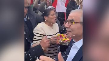 بالفيديو: استقبلوه بالزغاريد ونثر الورود