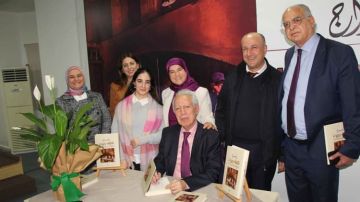 ثانوية السفير تحتفل بتكريم اللساني الألمعي نادر سراج وبتوقيع كتابه نكهة بيروت موائد وسرديات ثانوية السفير تحتفل بتكريم اللساني الألمعي نادر سراج وبتوقيع كتابه نكهة بيروت موائد وسرديات