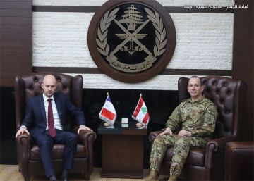 هذا ما بحثه قائد الجيش مع وزير خارجية فرنسا هذا ما بحثه قائد الجيش مع وزير خارجية فرنسا