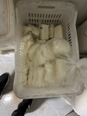 الجمارك ضبطت أكثر من ٣ أطنان من الأجبان الملوثة في مستودع في الجديدة-المتن