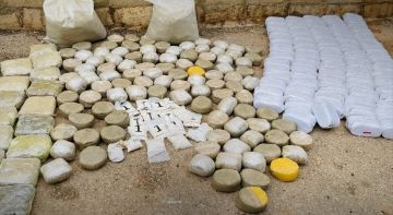 بالصور: سوريا تحبط محاولة تهريب مخدرات عند الحدود مع لبنان