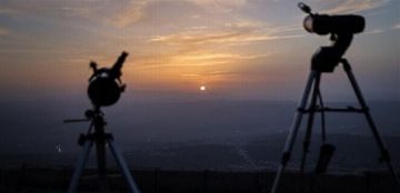 حدث فلكي لافت يوم استطلاع هلال رمضان.. فهل سيؤثر على الرؤية؟