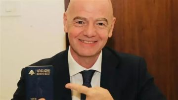 خلال زيارته لبيروت رئيس الفيفا ينال الجنسية اللبنانية خلال زيارته لبيروت رئيس الفيفا ينال الجنسية اللبنانية