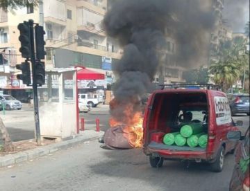 النشرة: مواطن احرق دراجته النارية في صيدا احتجاجا على توقيفه من قبل الدرك