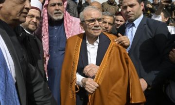 سلام أعلن بدء تنفيذ مشاريع في يارين: بسط سلطة الدولة لا يكتمل إلا بإعادة الإعمار وعودة الخدمات سلام أعلن بدء تنفيذ مشاريع في يارين: بسط سلطة الدولة لا يكتمل إلا بإعادة الإعمار وعودة الخدمات