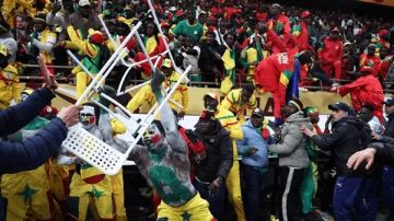 من المدرجات إلى الدبلوماسية.. هل تشعل أزمة مشجعي السنغال توترا مع المغرب؟