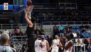 فوز بيروت فيرست على هومنتمن 107-88 في السلة