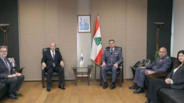 السفير عيسى يشيد بقوى الأمن الداخلي السفير عيسى يشيد بقوى الأمن الداخلي