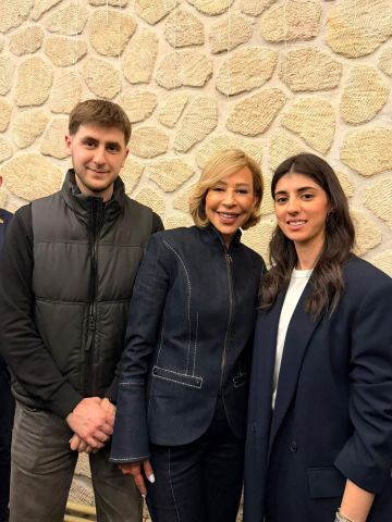 لقاء جامع للطلاب اللبنانيين في فرنسا مع اللبنانية الاولى نعمت عون