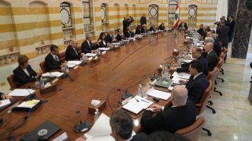 تهريبة وانفجار... ماذا فعلت حكومة الإصلاح والإنقاذ؟