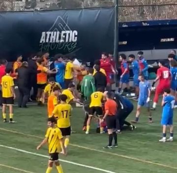 كرة القدم في لبنان تنجو من كارثة تضارب بين اللاعبين في بطولة تحت 20 عاما (فيديو)