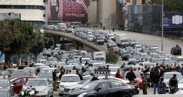 ضرائب لتمويل زيادات على رواتب القطاع العام تشعل الشارع