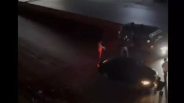 في منطقة لبنانية: كمين مسلح يستهدف باصا للركاب!