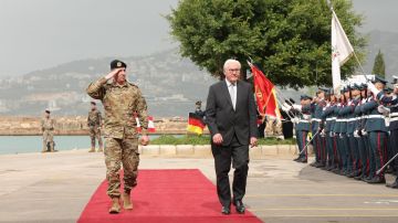 بالصور: رئيس جمهورية ألمانيا في قاعدة جونية... وما قاله هيكل بالصور: رئيس جمهورية ألمانيا في قاعدة جونية... وما قاله هيكل