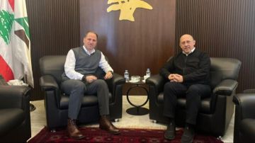 سامي الجميل عرض المستجدات مع آلان عون