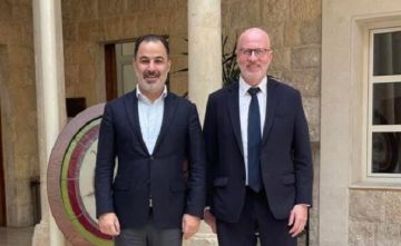 رئيس بلدية زحلة بحث مع القنصل العام لفرنسا تعزيز التعاون الإنمائي والاقتصادي والتكنولوجي رئيس بلدية زحلة بحث مع القنصل العام لفرنسا تعزيز التعاون الإنمائي والاقتصادي والتكنولوجي