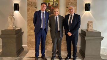 لقاء بين سلامة ومدير مكتب اليونيسكو لقاء بين سلامة ومدير مكتب اليونيسكو