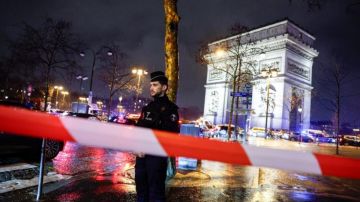 محاولة طعن شرطي في باريس... ومقتل المنفذ