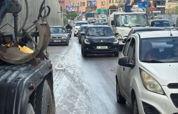 التحكم المروري: لتخفيف السرعة محلة الصياد صعودا بسبب تسرب زيوت من جبالة
