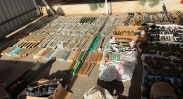 الجيش: دهم منازل في البقاع وتوقيف 2 من أفراد شبكة إتجار بالأسلحة الحربية وضبط كمية منها الجيش: دهم منازل في البقاع وتوقيف 2 من أفراد شبكة إتجار بالأسلحة الحربية وضبط كمية منها