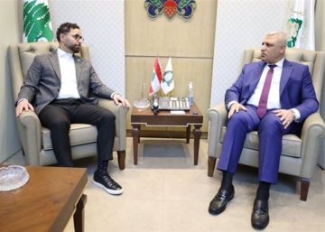 شقيرعرض اوضاع الجالية اللبنانية مع رئيس بلدية ديربورن هايتس شقيرعرض اوضاع الجالية اللبنانية مع رئيس بلدية ديربورن هايتس