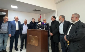 وزير الاقتصاد اللبناني يطمئن لتوافر السلع الأساسية والمحروقات ويحذر من أي استغلال للظروف 