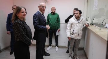 الحجار يتفقد مراكز استقبال طلبات الترشيح مع انطلاق الانتخابات النيابية الحجار يتفقد مراكز استقبال طلبات الترشيح مع انطلاق الانتخابات النيابية