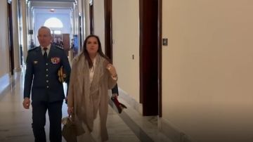 بالفيديو: لحظة وصول قائد الجيش للقاء غراهام