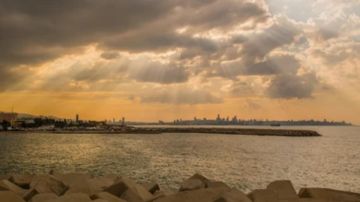 تقلبات جوية سريعة... رياح وغبار وتحذير!