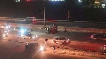 حادث خطير على الأوتوستراد جريحان والسائق يلوذ بالفرار!